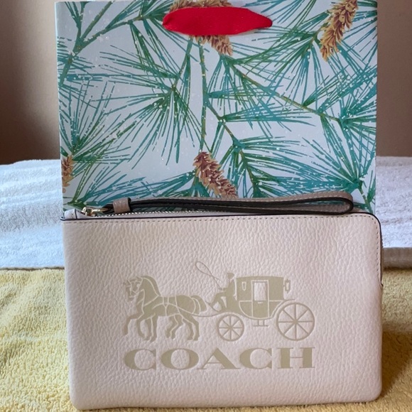 🐴 COACH LARGE CORNER WRISTLET WITH HORSE AND CARRIAGE 🐴 - Picture 5 of 16